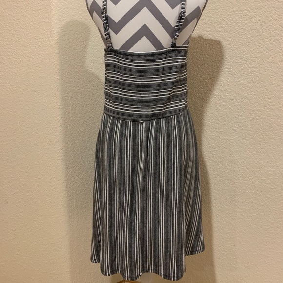 Grey, black, & white adjustable strap mid length dress size large - Picture 2 of 4
